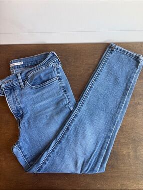 Classic Mid-Blue Skinny Jeans with Stretch